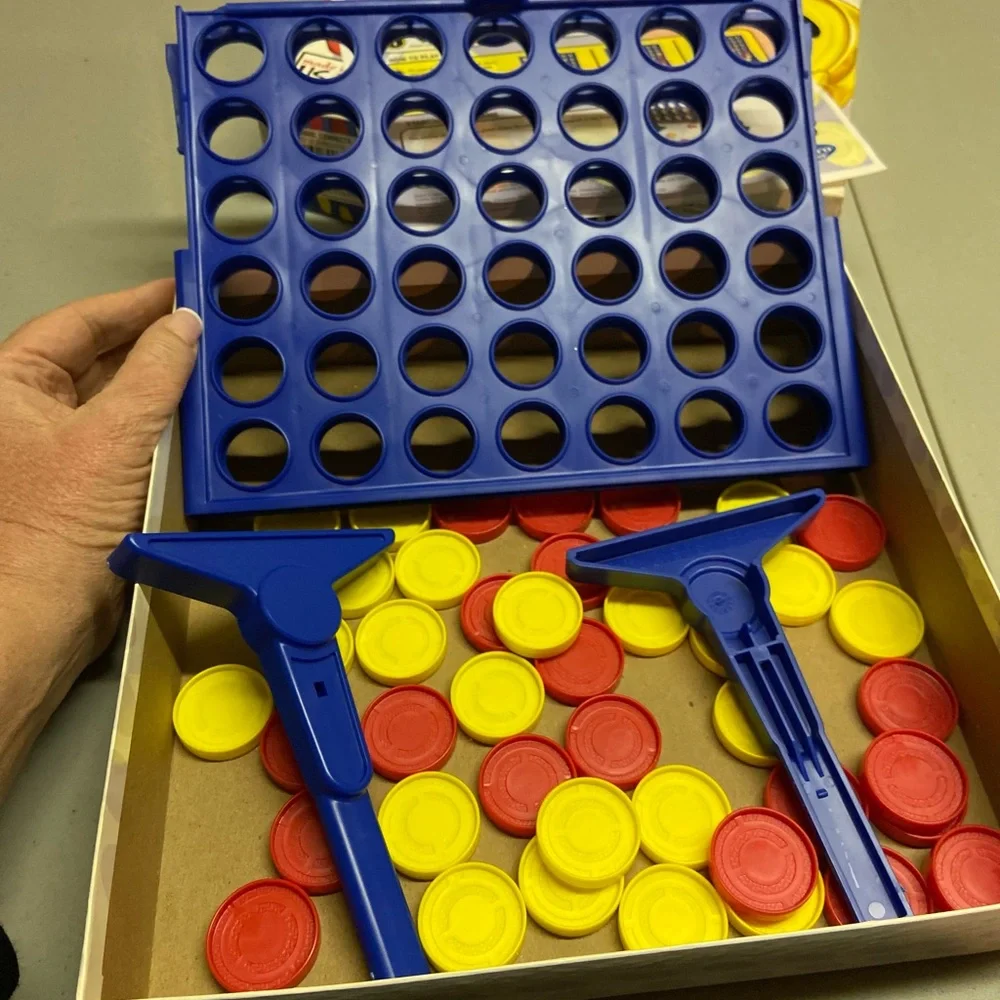 Connect 4 Original Board Game by Hasbro (2013) Complete w/ Box